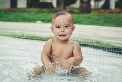 Nager avec son bébé