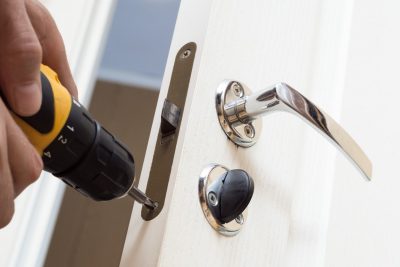 clé qui s’accroche dans la serrure