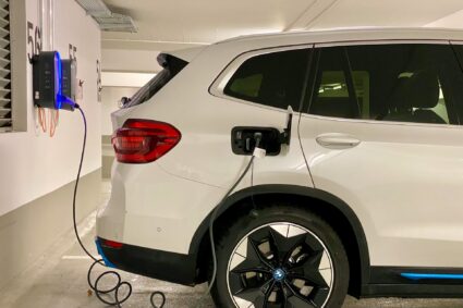 Voitures électriques ou thermiques : quel choix pour 2024 ?