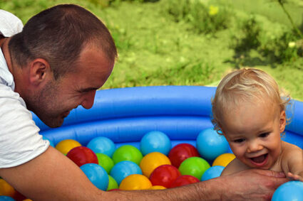 piscine-a-balles-a-votre-bebe