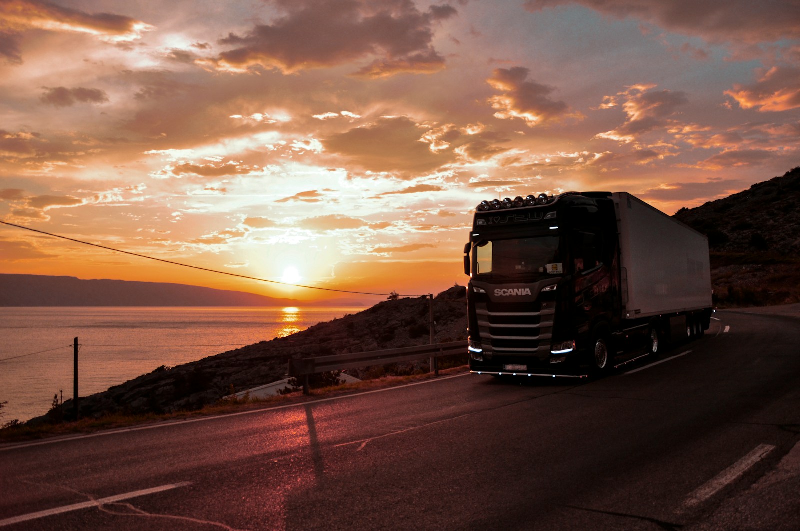 Transport de marchandises : solutions rapides et fiables en 2026